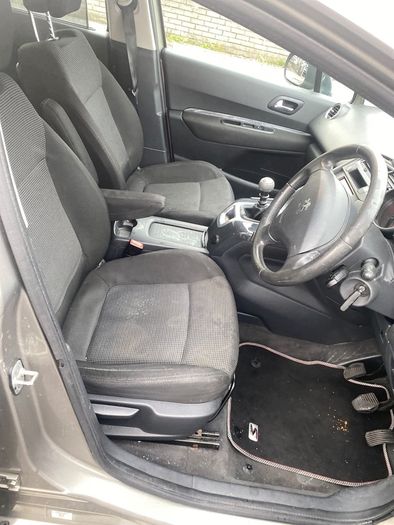 2010 Peugeot 5008