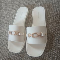 Women's slip-on flip-flops size 6