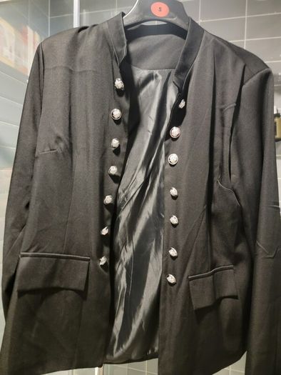 black jacket / blazer
