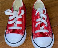 Converse Red Chuck Taylor All Star Low Trainers/ Kids converse (UK 8/EU 24) 15cm
