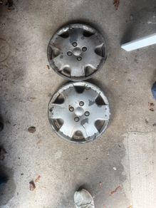 4 hubcaps from a Pugeot 206