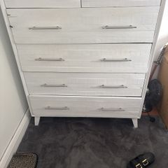 white solid chest of drawers