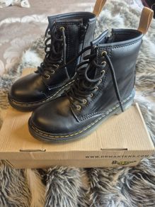 Girls dr martens