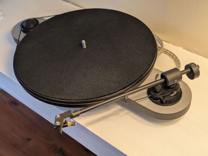Turntable - Grey Pro-Ject Elemental