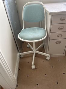 Desk swivel chair