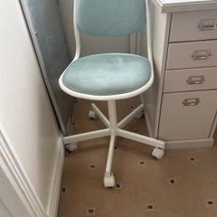 Desk swivel chair