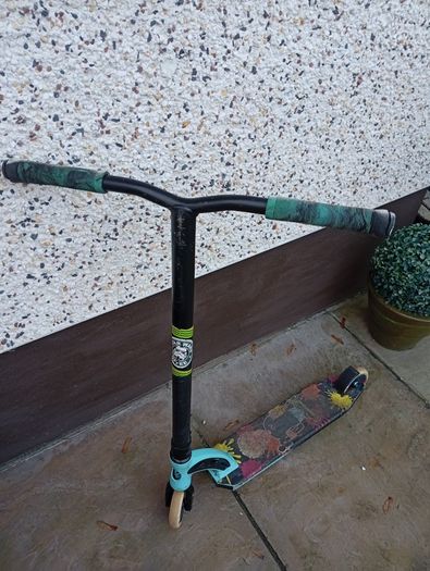 Stunt Scooter & Spare Set of Wheels