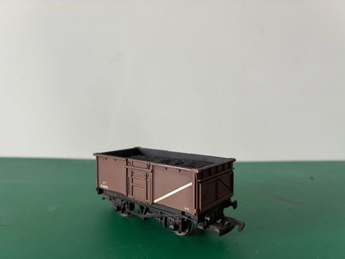 Mainline 37424 OO Gauge Hopper.