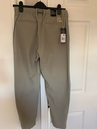 Adidas golf chinos (XS) Brand New