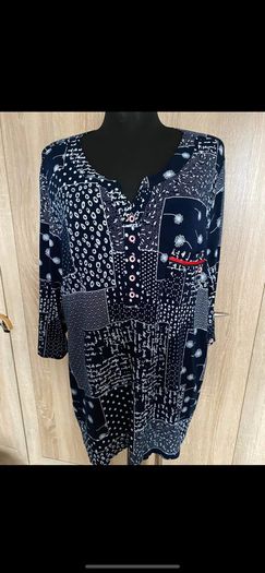 Navy printed top size UK22/24 EU50/52  Perfect condition Postage included