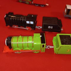 Thomas and friends motorised train characters 8 working,8 not working or push along trains with extra carriages
