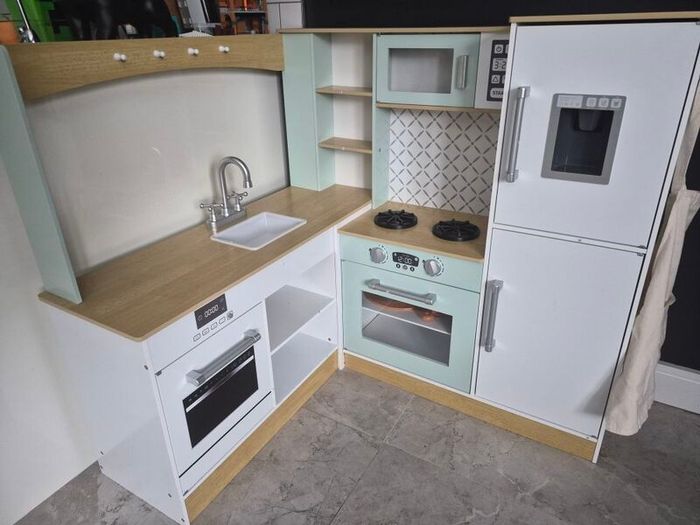 Kids Play Kitchen