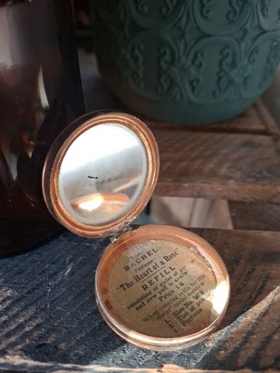 Vintage powder compact