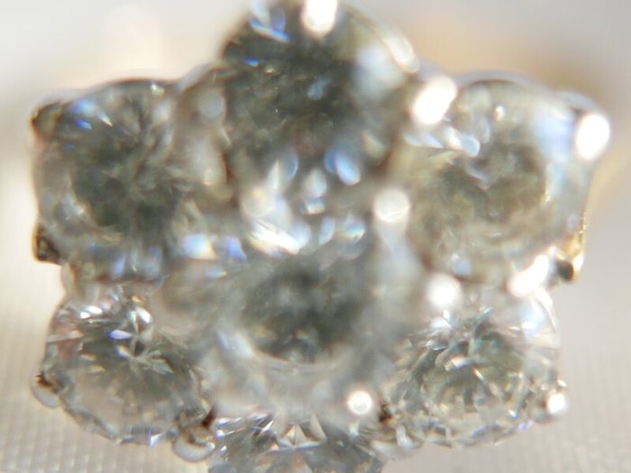 Vintage 9Ct Solid Gold 375 Beautiful Cubic Zirconia Ring 3,99g