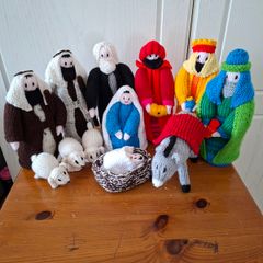Hand Knitted Crib (Nativity) (see other photos)