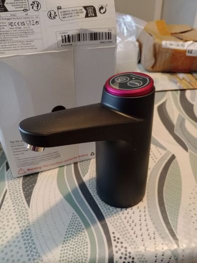 Rechargeable pumped water tap