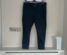 Brand-new Ladies Black Skinny Jeans from Dunnes Stores