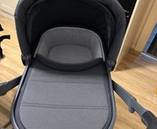 UPPAbaby Vista V2 with extras - black