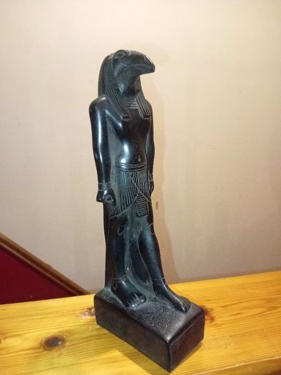 egyptian statue