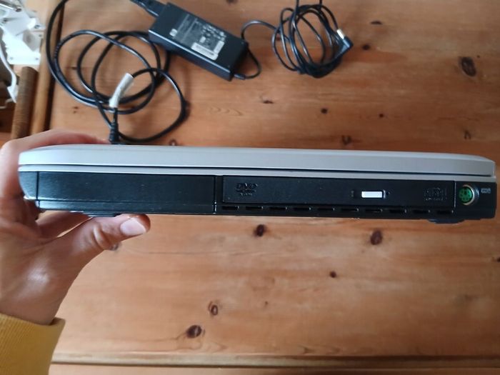 HP Pavilion ze4400 Retro XP Laptop Working