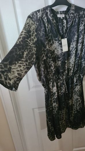 Papaya Satin Animal Print Dress Size 20 (nwt)