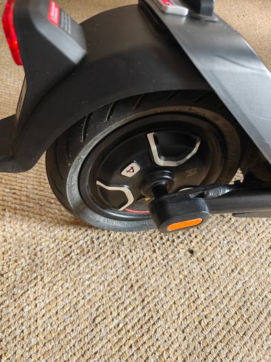 NIU KQi3 Pro Electric Scooter Like New