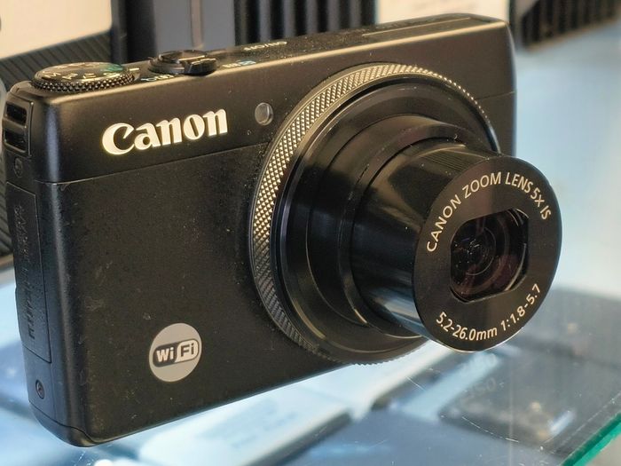 Canon PowerShot S120 Digital Camera w/ 12.1 MP 1/1.7 Inch Sensor & Wi-Fi Enabled Black/ Used