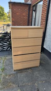 chest of drawers