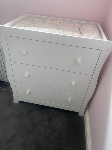 Chest of Drawers with Changing Table