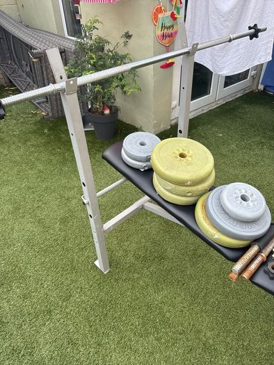 weight bench and weights