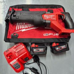 Milwaukee M18 Fuel Sawzall Reciprocating Saw Kit