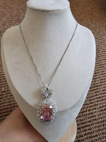 Elegant Brand New Pink Crystal Statement Necklace