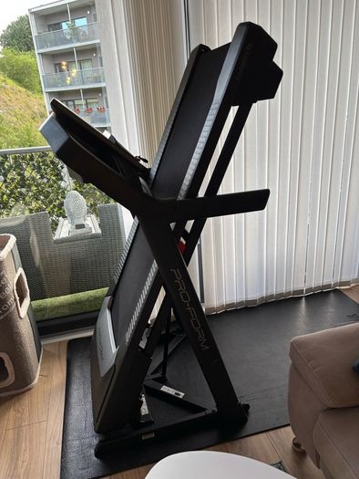 Pro form Carbon treadmill and floor mat