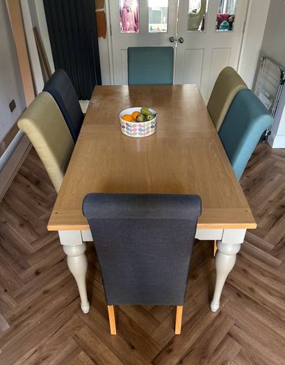 Extendible Dining Table and 6 Chairs