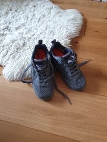 SKECHERS kids trainers size 1