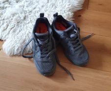 SKECHERS kids trainers size 1