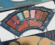K beauty florasis eye palette