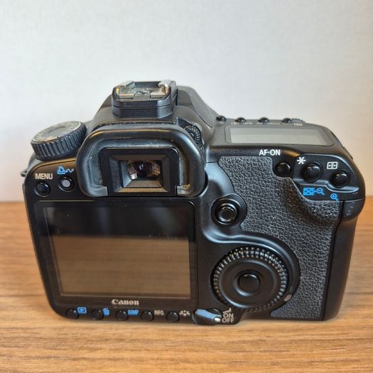 Canon EOS 40D DSLR Camera Kit - 18-55mm IS Lens, 32GB CF Card & USB-C Reader - Complete Setup