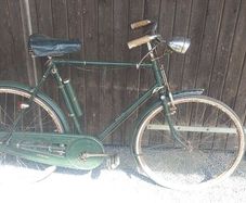 Antique Raleigh Roadster Bicycle  all originals for restoration project all works just needs tyres great original piece for the collection solid bike gears all work too