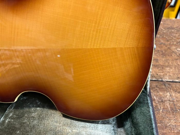 Greco VB-500 Violin Bass Sunburst 1983