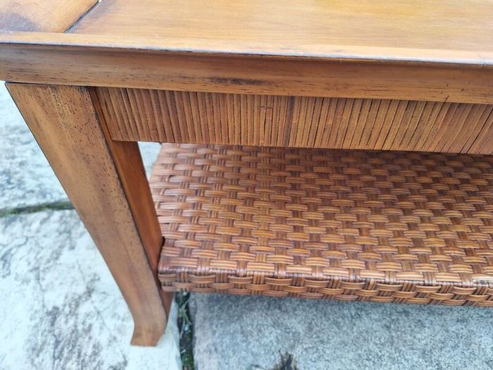 Large coffee table - good condition Dimentions: 34 inches wide, 57 inches long, 20 inches high.