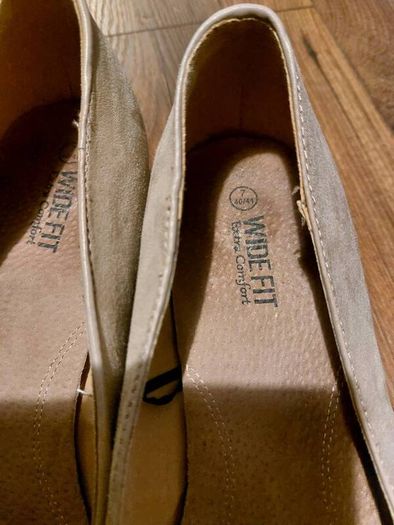 WIDE FIT - extra comfort- uk7
