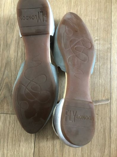 Ladies'  shoes Fly London flats