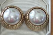 1980's Large Gold Tone Pearl Clip on Earrings