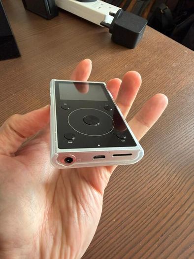 FiiO X1 2nd Gen (FX1221) High-Res Digital Audio Player + Protective Case