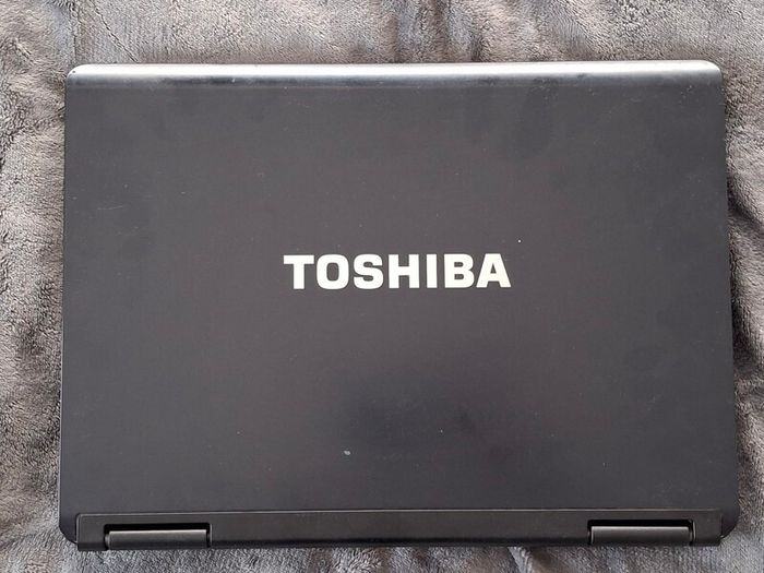 Toshiba Satellite L40 / Intel Pentium Dual 1.46 / 1.5GB RAM/ 120GB Hdd