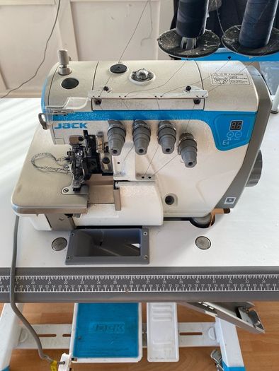 Jack E4 Overlock machine