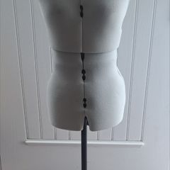 Adjustable dressmaker mannequin