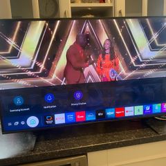 Samsung 4k Smart 43 inch YouTube Netflix Disney samsung plus app perfect condition model number UE43AU9070U