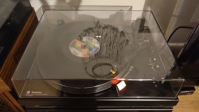 Class Technics SL-2000, full manual turntable. Legend brushless motor.
